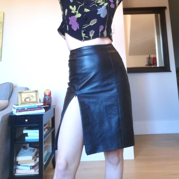 Vintage black leather skirt - Picture 5 of 8